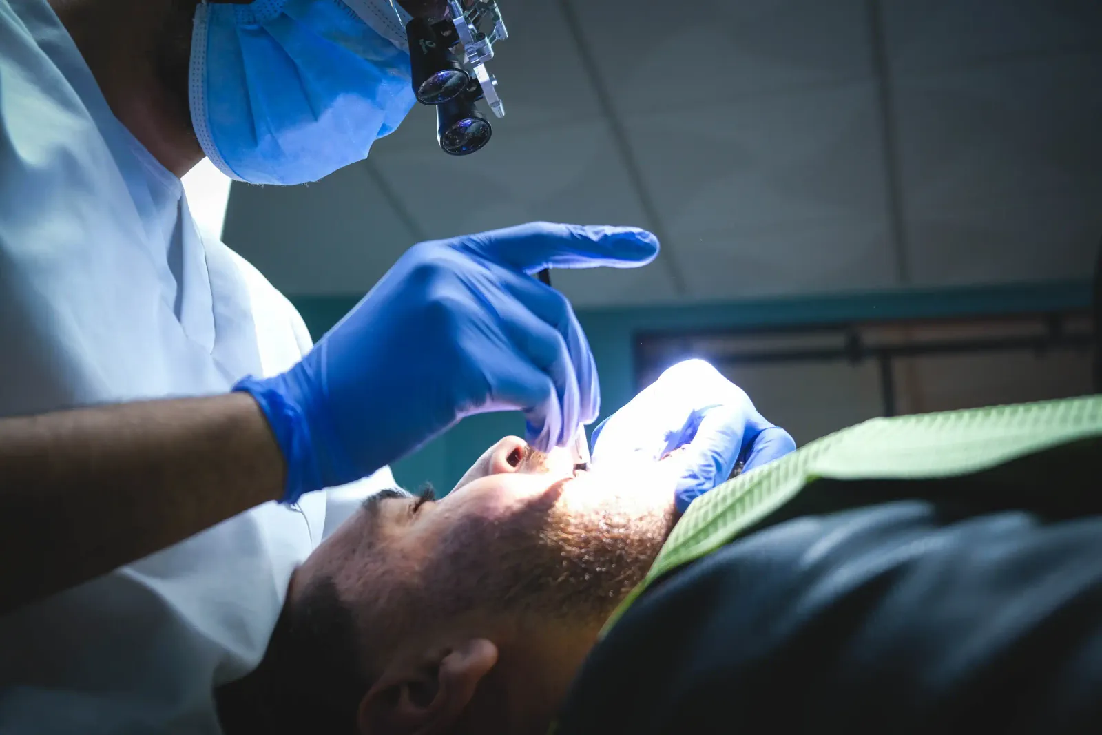 Soin en cours à l’APEX Dental Clinic